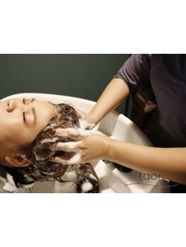 美髪のベースとなる頭皮ケアをご提供。豊富なメニューからお選び頂けます。