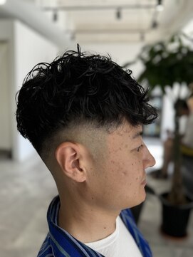 スワッグ(SWAG) メンズカット/メンズパーマ/スパイラルパーマ/ヘッドスパ/眉毛