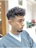 メンズショートパーマ　刈り上げ　フェード　スペインカール