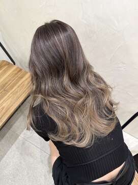 ジゼル(gisele) 【大人向けデザイン】中明度×バレイヤージュ×20~40代