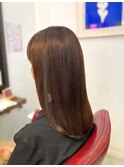 ほんのりカラーの上品ストレートロング