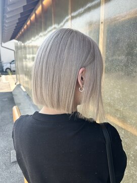 ワンバイワン(One×One) 【林】ブロンドベージュ×切りっぱなしボブ