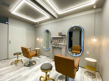 レヴェリー(REVERIE)の写真/【4つの半個室型ブース有!】経験豊富なスタイリストがしっかりと向き合いあなたの”なりたい”を叶えます♪