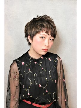 コマ(coma) 【コマ中野】多色染めで作る、抜け感ハイライト無造作ショート