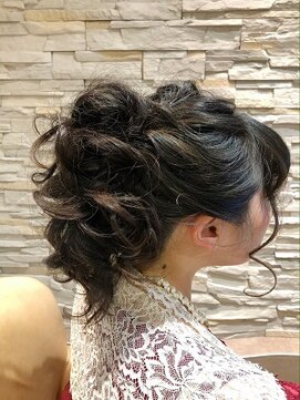 ヘアアンドメイク オプシス(Hair&Make OPSIS) ポニーテール風のアップスタイル