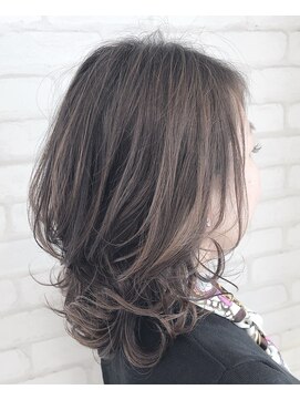 アビリタ(abilita) ミディアムレイヤー×ベージュアッシュ