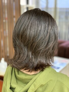 クオリス 上板橋店(QUALIS) 外ハネウルフ　ミディアムレイヤー　切りっぱなしボブ　暗髪