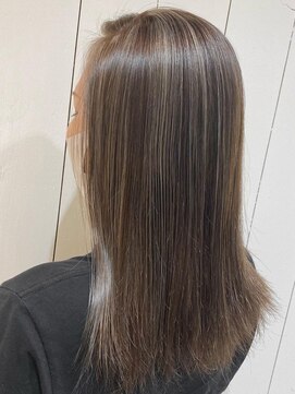 カルフール オハナ せんげん台西口店(Carrefour OHANA) ハイライトカラー/デザインカラー/ミルクティーグレージュ