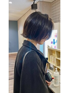 チルバイヘアーガーデンミルクティ(Chillbyhairgardenmilktea) 切りっぱなしボブ