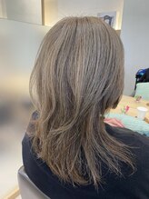 当店では、大人女性もお気軽に♪カラー剤は白髪染め対応しております♪マツエクもできる美容室です♪
