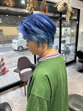 ホリー(HOLLY) ショート×ブルーアンブレラ