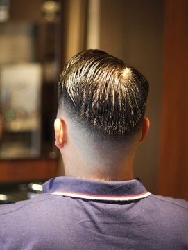 キングスマントーキョー 三鷹店(KINGSMAN TOKYO) アップバング / ツーブロック / スキンフェード[三鷹/バーバー]