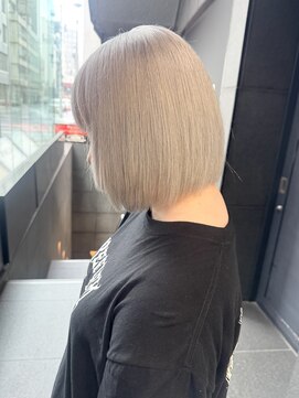 ルシティ(Le City) White silver 【ダブルカラー/ブリーチ/髪質改善】