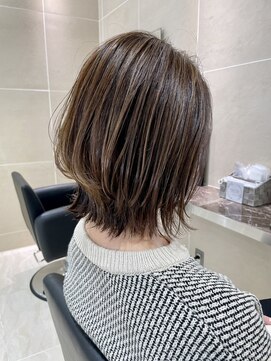 アッシュベージュ×くびれボブ