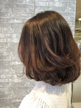 マニス(manis) 立体感ふわふわセミディレイヤーパーマ×カーキベージュ