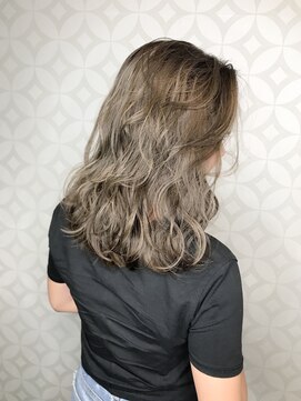 ナイン ヘアースタジオ(NINE Hair Studio) グロスベージュ