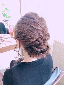 ベル(Belle) 編み込みアレンジ