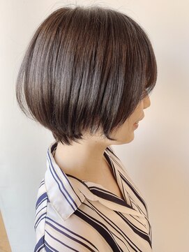 ステア ケース(stair case) 黒髪ショートボブ/耳かけショート/20代30代40代髪型