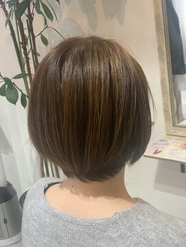 ラコスタ(LaCosTa) 襟足スッキリ♪大人キレイな丸みショートボブ 20代30代40代