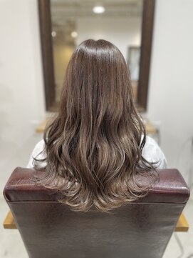 クオン(Kuon) 20代/30代/40代/大人かわいい/ミルクティーグレージュ/髪質改善