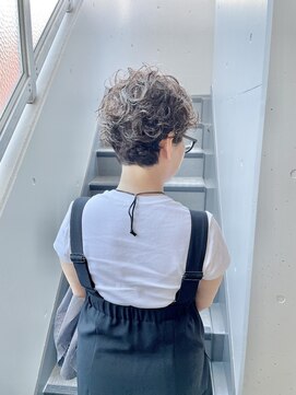 イズミ(Izumi) ショートパーマ