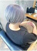 ラベンダーグレージュの艶ボブ
