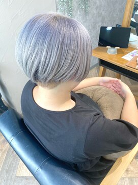 マーレ(MARLE./) ラベンダーグレージュの艶ボブ