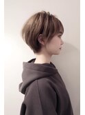 耳かけショートブリーチありのミルクティーカラー
