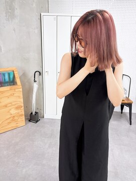 ピンクベージュ