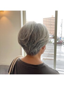 カミケン 清明店(kamiken.) グレイヘア大人かっこいいショートふんわり【カミケン清明店】