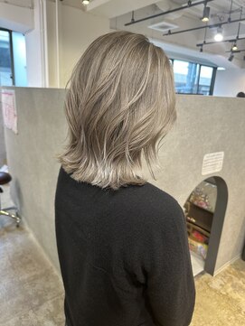 メリー オオサカ(Merly Osaka) 超可愛い組み合わせ!くびれカット×柔らかミルクティーベージュ