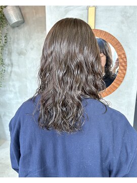 テトヘアー(teto hair) オリーブベージュ　ウェーブパーマ　寒色透け感カラー