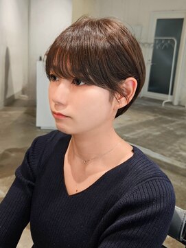 ストレータ バイ マリオ(Strata by mario) 耳にかけてるのになぜか小顔に見える耳かけショートマッシュ