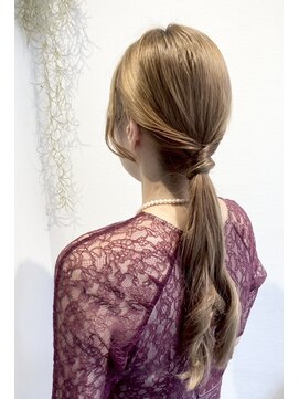 オギクボ ヴォイス(voice) ローポニーテールおでかけアレンジ