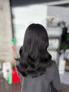 アリカ(arika) @arika__nina  暗めカラー◎