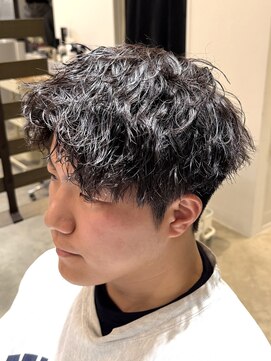 ノイセル(Noisyle) 刈り上げセンターパート/波巻きツイストスパイラル/西長堀