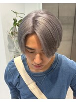 ノラ ウメダ(NORA UMEDA) ホワイトシルバーケアブリーチセンターパート毛流れメンズカット