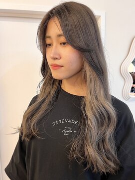 パーク 福岡天神西通り店(parc) インナーカラー　ミルクティーベージュ　センターパート　ツヤ髪