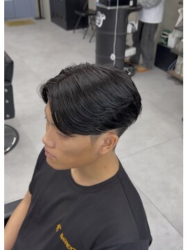 バジー バイ ディーアンドティー(Buzzy by D&T) 毛流れセンターパート！