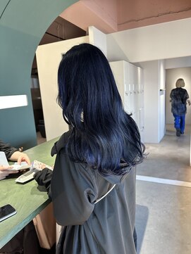 色落ちが可愛いネイビーブルー