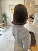 柔らかいベージュ×外ハネボブ
