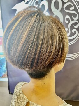 サーティエイト(38) 60代 首キレイ小顔メッシュグラデショート/カット/ボブ/カラー