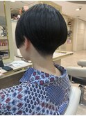 ツーブロック黒髪刈り上げショート刈り上げ女子ハンサムショート