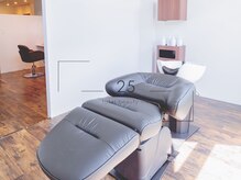 ニコ(25nico)の雰囲気（当店自慢のフルフラットシャンプーで日々の疲れを癒します♪）