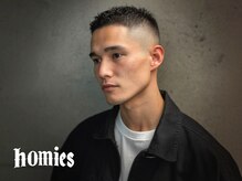 フェードカットやクロップカットなどバーバーヘアも人気！メンズ