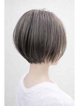 ショートレイヤー　ハイライト　ブリーチ　白髪ぼかし