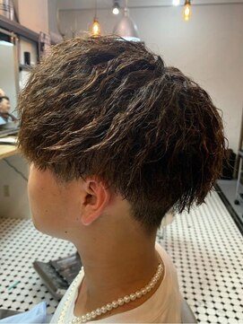 ディスイズバーバーフォース(THIS IS BARBER 4th) 束感ツイストパーマ ツーブロック バーバー 刈り上げ メンズヘア