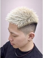 ヘアスタジオ ロメオ(hair studio Romeo)&nbsp;ホワイトブリーチ×フェード×バチ立ち束感