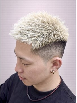 ヘアスタジオ ロメオ(hair studio Romeo) ホワイトブリーチ×フェード×バチ立ち束感