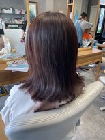 クリサンセマム(Chrysanthemum) 鎖骨下の外ハネスタイル